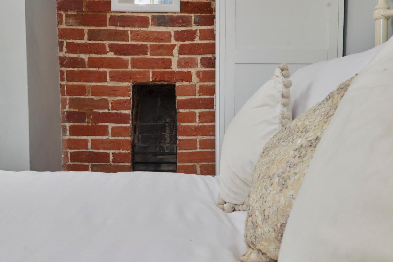Windlass Cottage Lymington Exterior foto